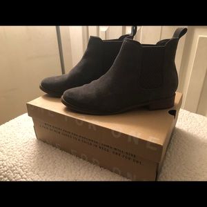 TOMS Sz 5 Grey boots